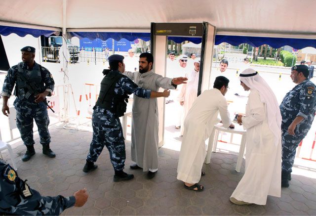 تعزيز الإجراءات الأمنية في مساجد الكويت أمس