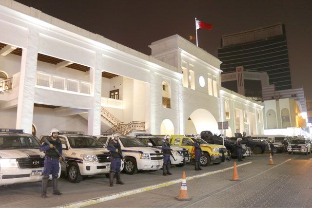 التواجد الأمني قبالة باب البحرين في المنامة - تصوير : محمد المخرق