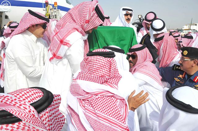 وصول جثمان الأمير سعود الفيصل إلى جدة أمس