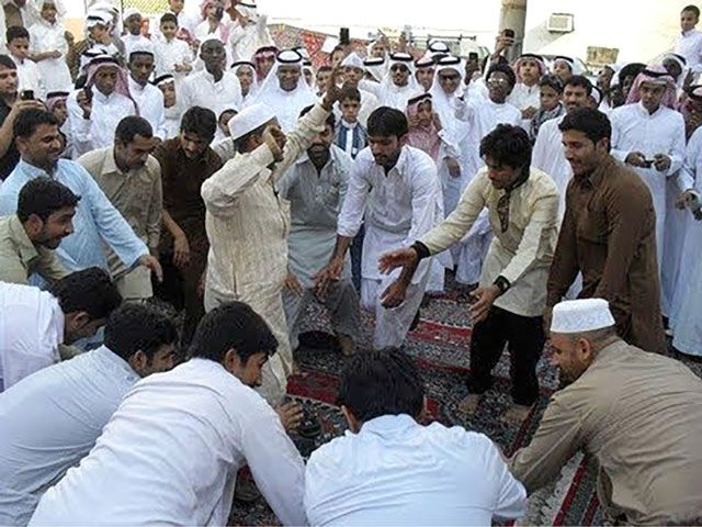 رقصة العيد للجالية الباكستانية يرقصونها في كل دول الخليج