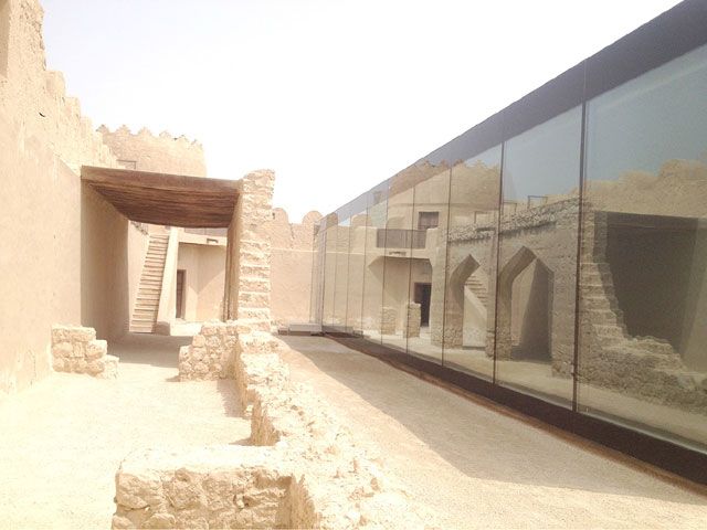 متحف زجاجي يتوسط القلعة