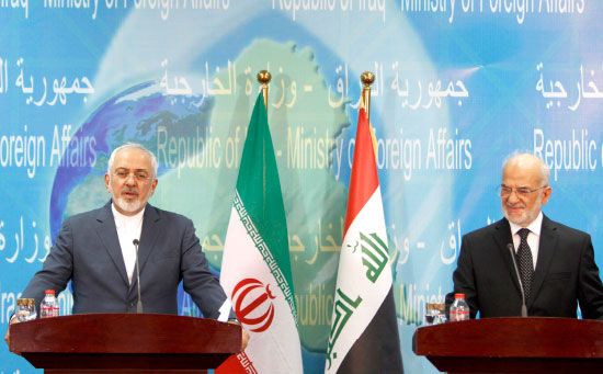 وزير الخارجية الإيراني محمد جواد ظريف يتحدث خلال مؤتمر صحافي مع نظيره العراقي إبراهيم الجعفري في بغداد - reuters