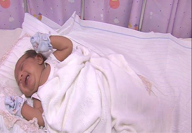 الطفل الرضيع المصاب في تفجير قرية كرانة الإرهابي
