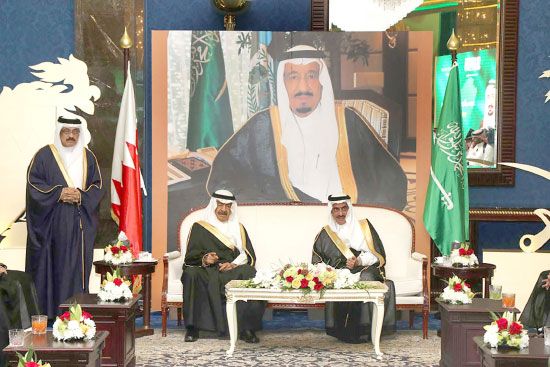 رئيس الوزراء مع السفير السعودي لدى حضوره احتفال المملكة العربية السعودية الشقيقة باليوم الوطني