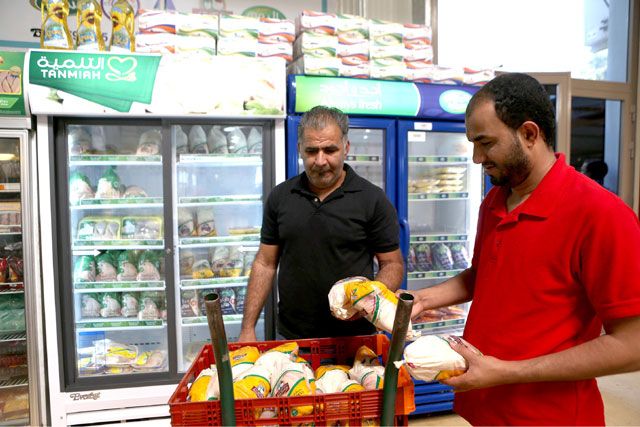أسعار الدجاج السعودي أصبحت في مستوى أسعار المنتج المحلي مما شجَّع على إقبال الزبائن