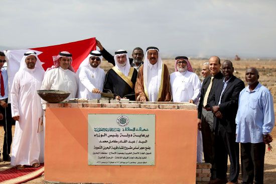 رئيس الوزراء الجيبوتي يضع حجر الأساس لقرية «البحرين التنموية»