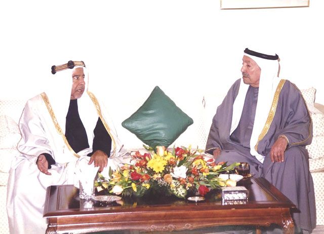 الوجيه ورجل الأعمال حسين علي يتيم مع سمو الأمير الراحل