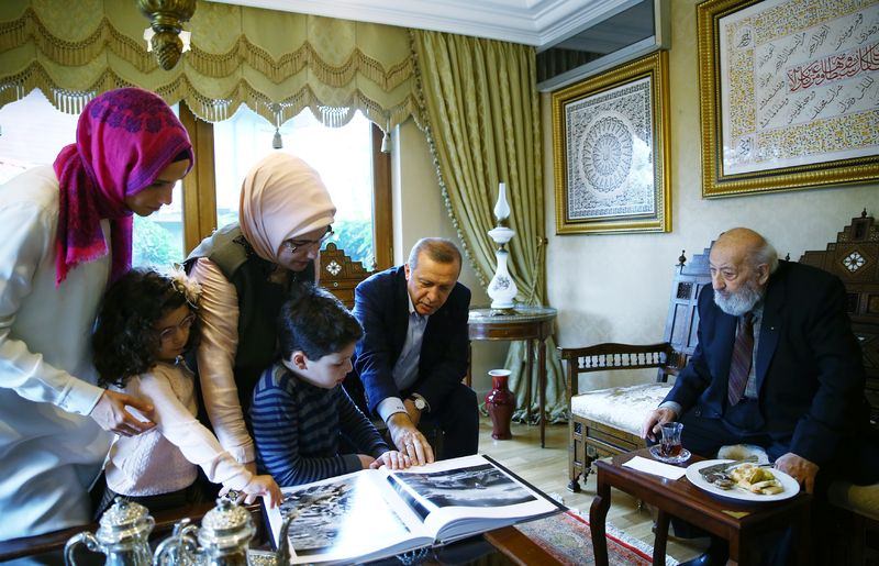 اردوغان مع حفيديه  