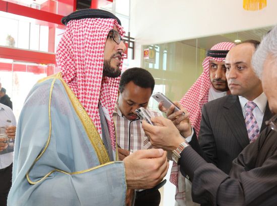 رئيس مجلس إدارة شركة ديار المحرق، عبدالحكيم الخياط  يتحدث للصحافيين-تصوير عقيل الفردان