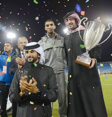 خالد بن حمد يتسلم كأس البطولة العربية لألعاب القوى بحضور ناصر بن حمد