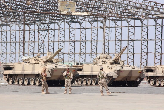 قوات الأمن اليمنية  تحرس مطار عدن الدولي - afp