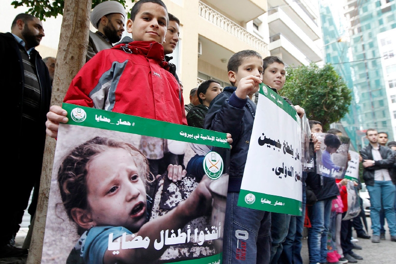 تظاهرة في لبنان للمطالبة بفك الحصار عن مدينة مضايا السورية - EPA