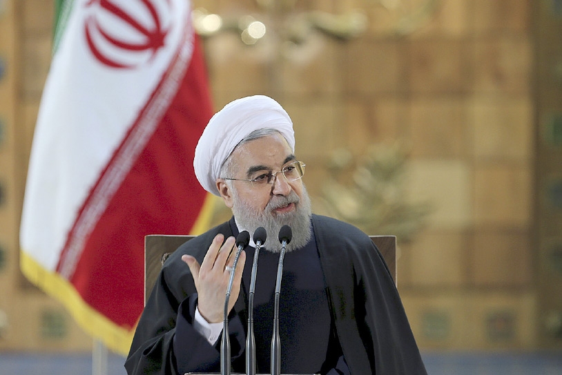 الرئيس الإيراني يتحدث خلال مؤتمر صحافي في طهران- REUTERS