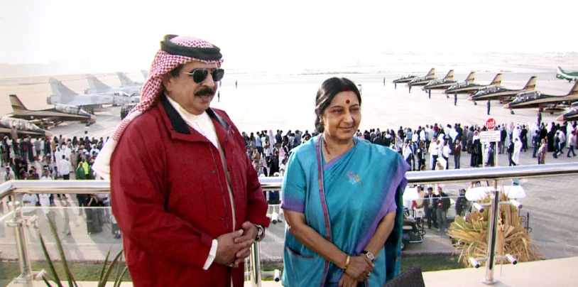 جلالة الملك ملتقياً وزيرة الشئون الخارجية بجمهورية الهند