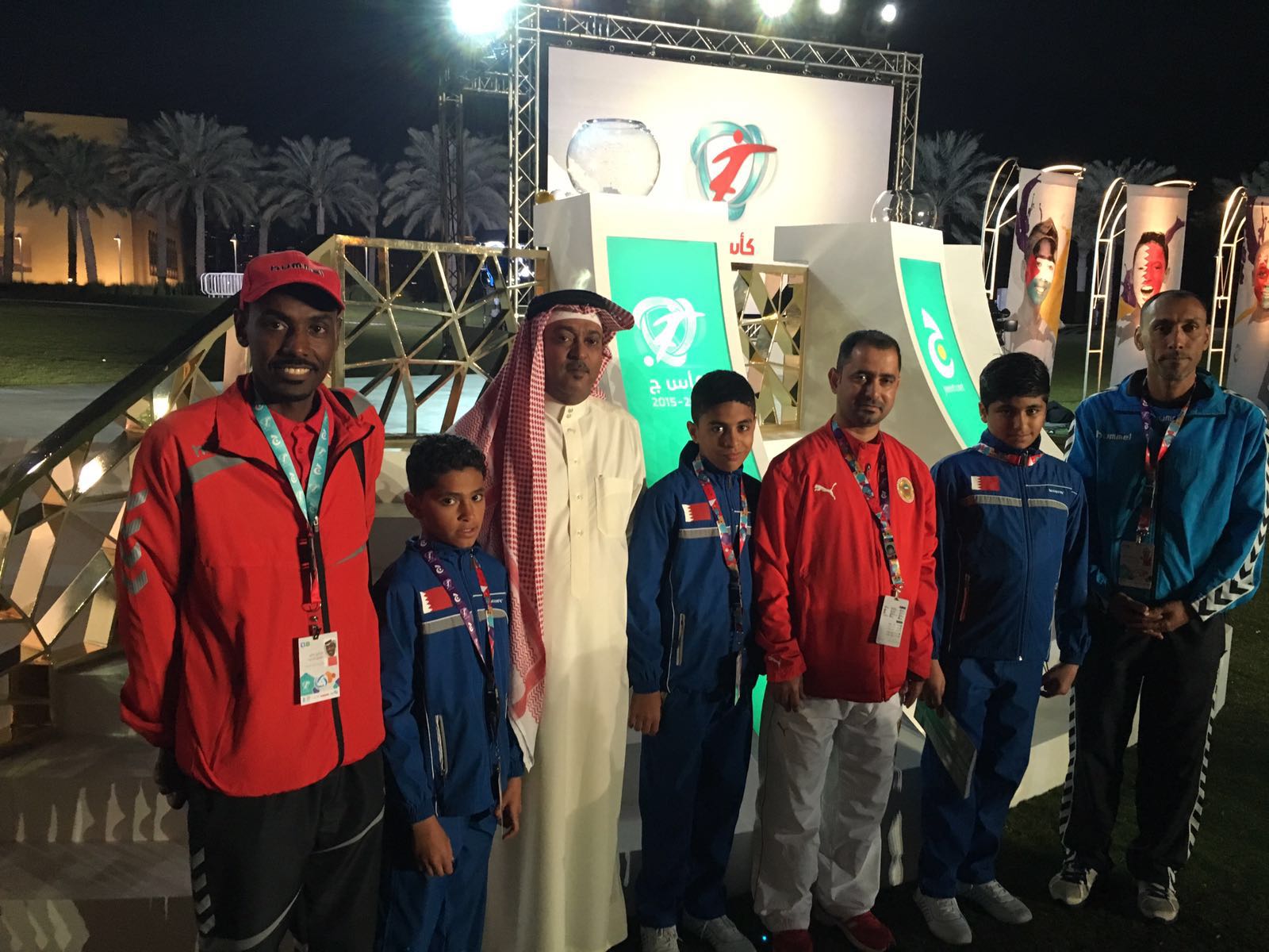 بعض أفراد البعثة البحرينية متواجدون في أروقة البطولة