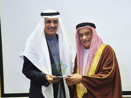 ﻿رئيس المجلس الأعلى للصحة يكرم رئيس جامعة الخليج العربي