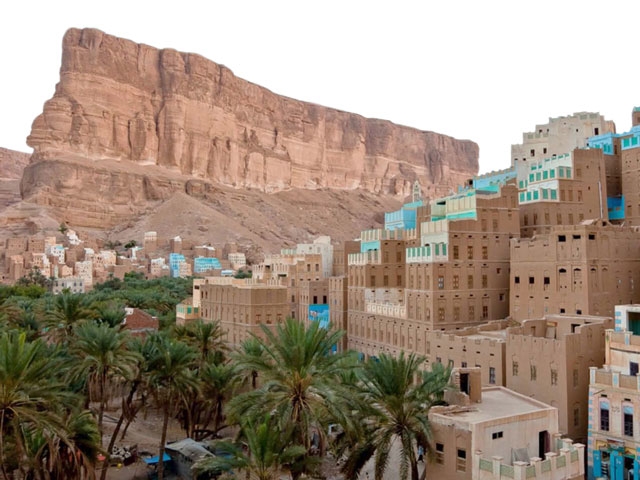 ﻿تبلغ مساحة حضرموت ١٩٠ ألف كيلومتر مربع وتشكل ٣٦ ٪ من مساحة اليمن