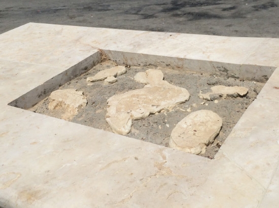 ﻿حجر أساس ساحل دمستان اختفى من موقعه بعد وضعه منذ أعوام