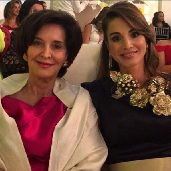 الملكة رانيا العدالله ووالدتها