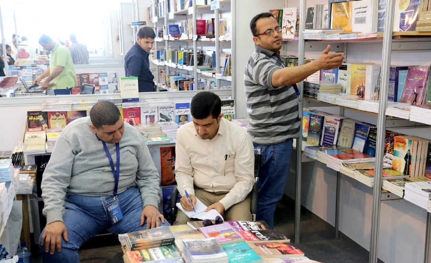 ﻿مسئول جناح مكتبة مدبولي من مصر يتحدث إلى «الوسط»