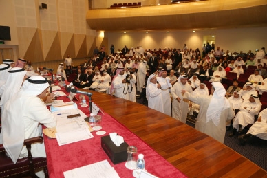 ﻿فوضى شهدها اجتماع الجمعية العمومية للغرفة  - تصوير عبدالله حسن