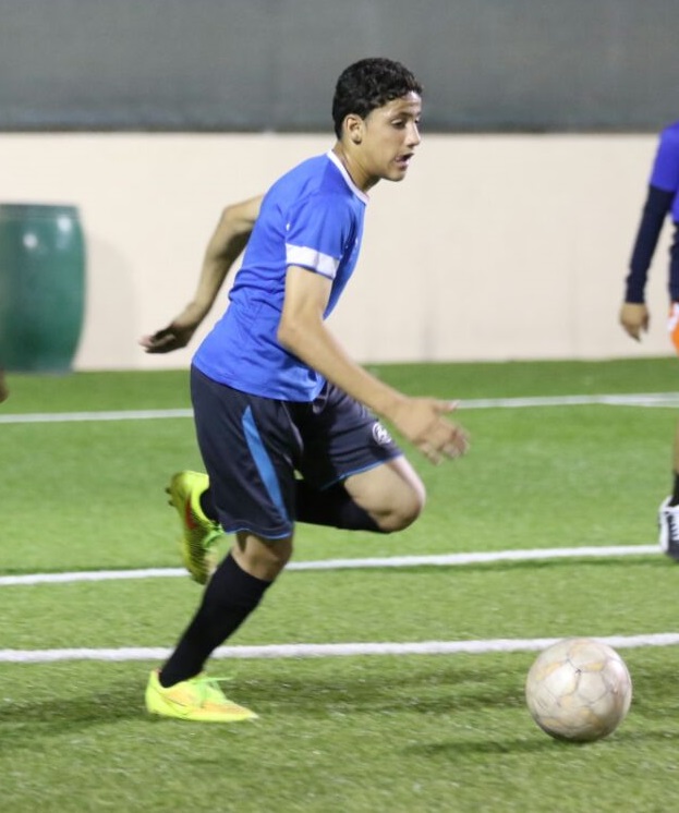 محمد صلاح لاعب المنامة سجل هدفاً في شباك الحد