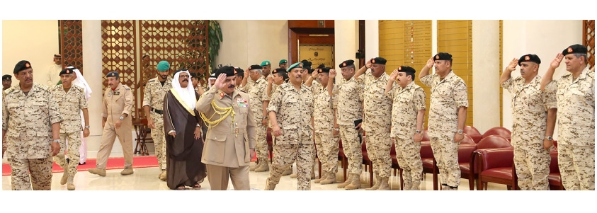 ﻿جلالة الملك لدى زيارته القيادة العامة لقوة دفاع البحرين أمس - بنا