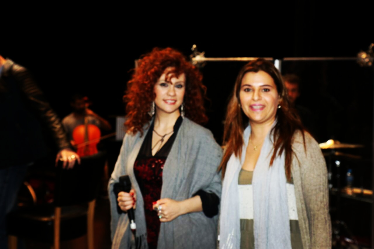 الزميلة ريم خليفة مع  لينا شاماميان خلال بروفة بالمسرح الوطني
