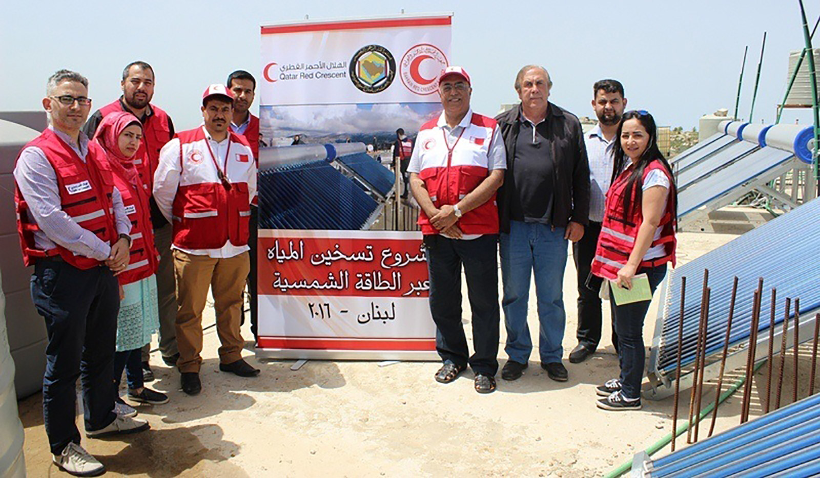 خلال تفقد الهلال الأحمر البحريني والقطري لمشروع الطاقة الشمسية في سير الضنية