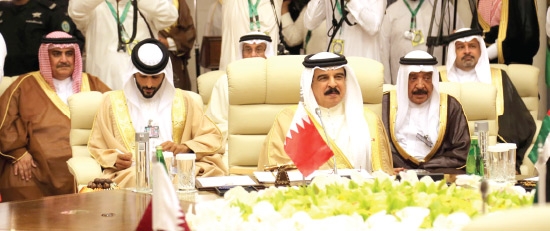 ﻿ العاهل مترئساً وفد البحرين في اللقاء التشاوري الخليجي أمس في جدة