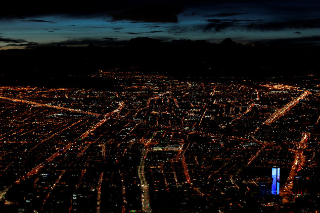 منظر عام لبوغوتا عاصمة كولومبيا من جبل في شرق المدينة