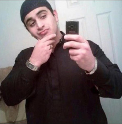 حساب على موقع تويتر مرتبط بتنظيم داعش نشر هذه الصورة لمنفذ الهجوم عمر متين
