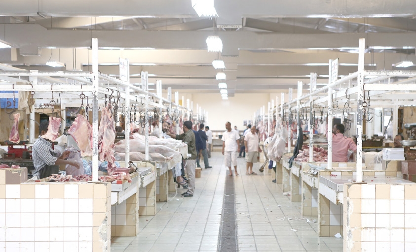 ﻿غالبية اللحوم الموجودة بسوق المنامة المركزي مبرّدة مذبوحة في الخارج