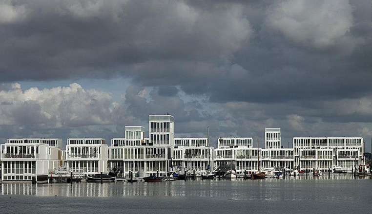 البيوت العائمة في العاصمة الهولندية أمستردام