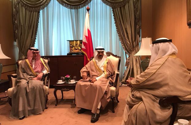سمو رئيس الوزراء خلال لقائه وزير الخارجية السعودي  (واس)