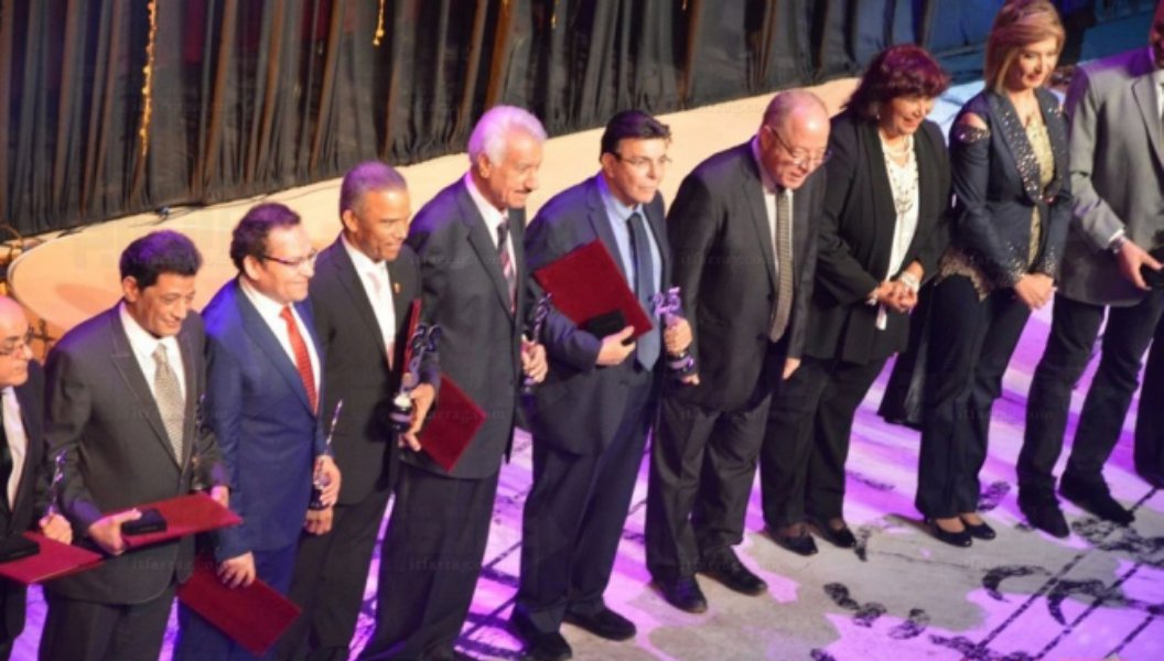 تكريم مبارك نجم في مهرجان الموسيقى العربية في القاهرة (موقع اتفرج)