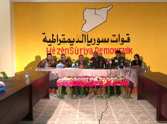 ﻿قادة قوات سورية الديمقراطية خلال مؤتمر صحافي في محافظة الحسكة السورية - reuters