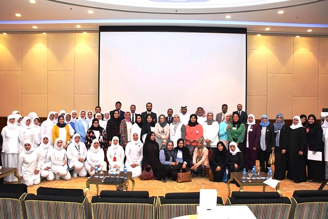 ﻿صورة جماعية للمشاركين في احتفال وزارة الصحة باليوم العالمي لمرض السكري