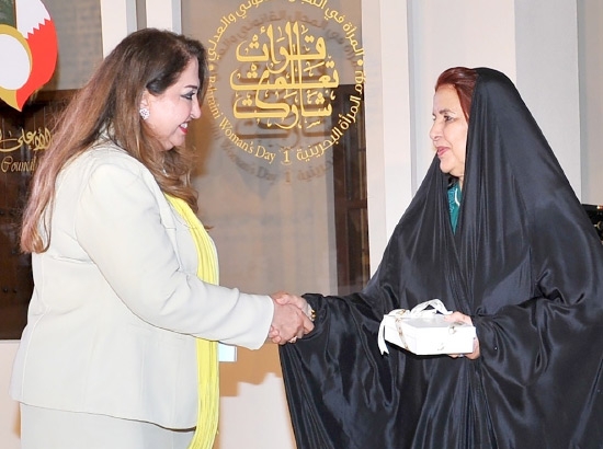 ﻿رئيسة المجلس الأعلى للمرأة صاحبة السمو الملكي الأميرة سبيكة بنت إبراهيم آل خليفة لدى تكريمها بعض القانونيات والمساهمات في مواقع صنع القرار على الصعيدين المحلي والدولي أمس