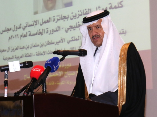 ﻿الأمير سلطان بن سلمان بن عبدالعزيز يلقي كلمة المكرمين