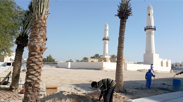 ﻿مسجد الخميس: ألف عام من التاريخ‎