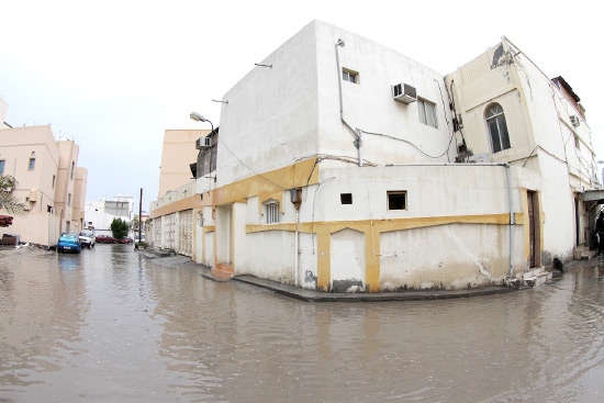 ﻿منزل عبدالنبي جواد تحاصره المياه في عالي