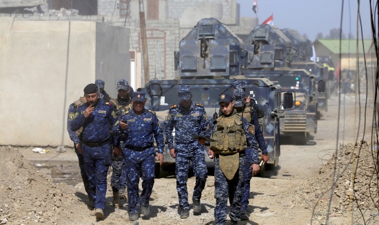﻿ قوات عراقية أثناء معارك مع مقاتلي «داعش» غرب الموصل  - reuters