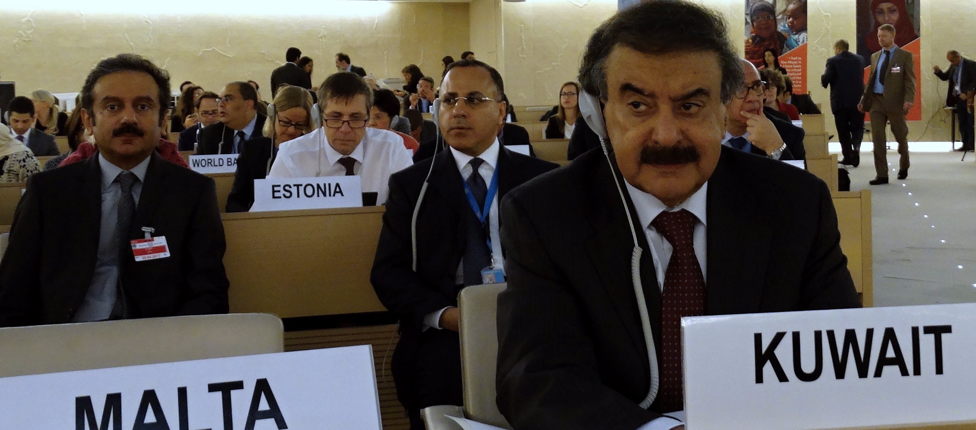 نائب وزير الخارجية الكويتي خالد سليمان الجار الله أثناء المؤتمر الرفيع المستوى بشأن خطة الاستجابة الإنسانية في اليمن المنعقد في جنيف