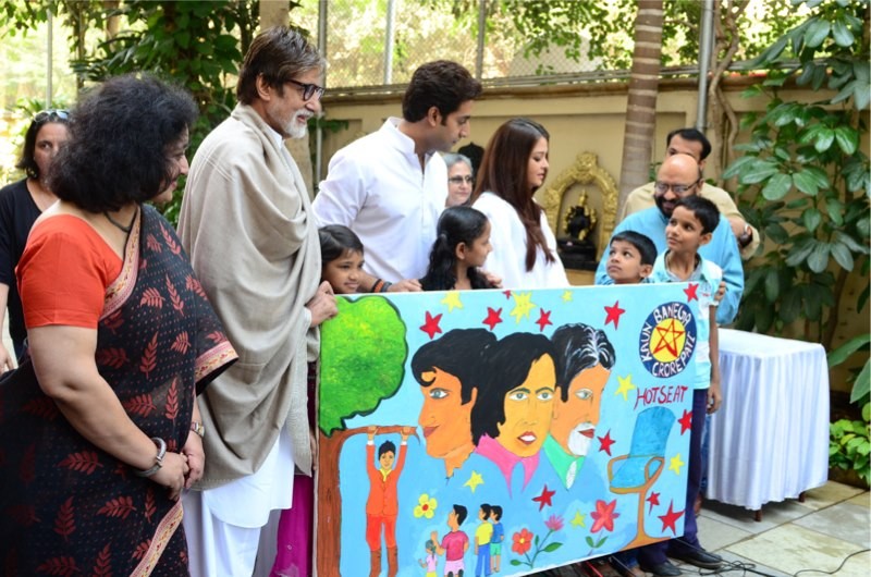 اميتاب باتشان مشاركا في فعالية للأطفال في الهند