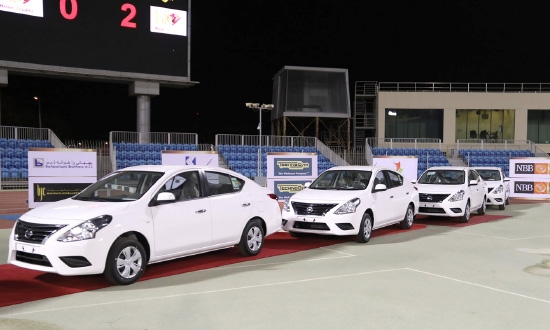 ﻿السيارات العشر معروضة في ملعب مدينة خليفة الرياضية