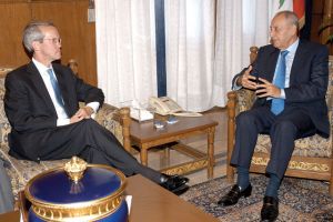 ولش: واشنطن مصممة على وضع حد نهائي للعنف