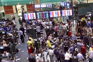 تراجع النفط دون 82 دولارا للبرميل بفعل توقعات «أوبك»