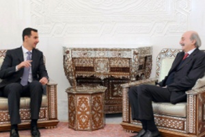 الأسد وجنبلاط يؤكدان على تعزيز العلاقات السورية اللبنانية