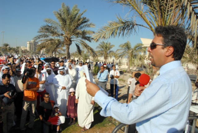 أبوديب خلال اعتصام المعلمين للمطالبة بتحسين أوضاعهم الوظيفية     (ارشيفية)